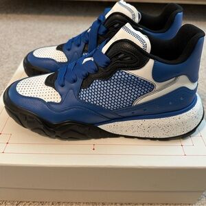 Alexander McQueen Men Sneakers in Blue and Black